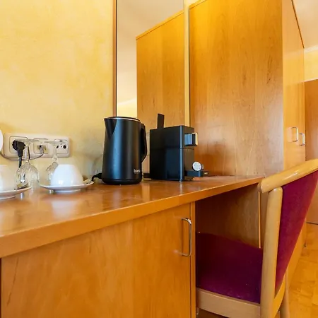 Contactless Self-Check-In - Villa Maria Theresia Bad Goisern Room photo