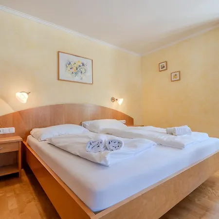Contactless Self-Check-In - Villa Maria Theresia Bad Goisern Room photo