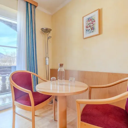 Contactless Self-Check-In - Villa Maria Theresia Bad Goisern Room photo