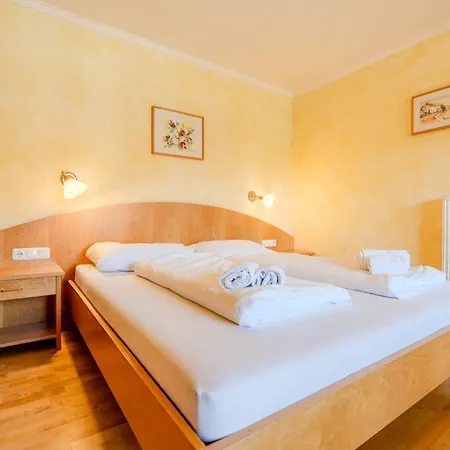 Contactless Self-Check-In - Villa Maria Theresia Bad Goisern Room photo