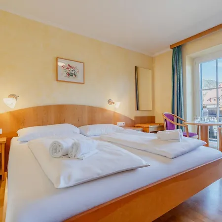 Contactless Self-Check-In - Villa Maria Theresia Bad Goisern Room photo