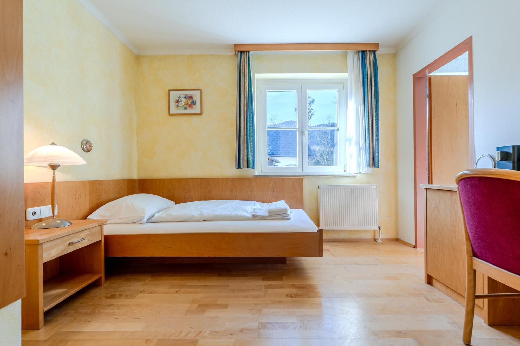 Contactless Self-check-in - Maria Theresia Apartment Bad Goisern