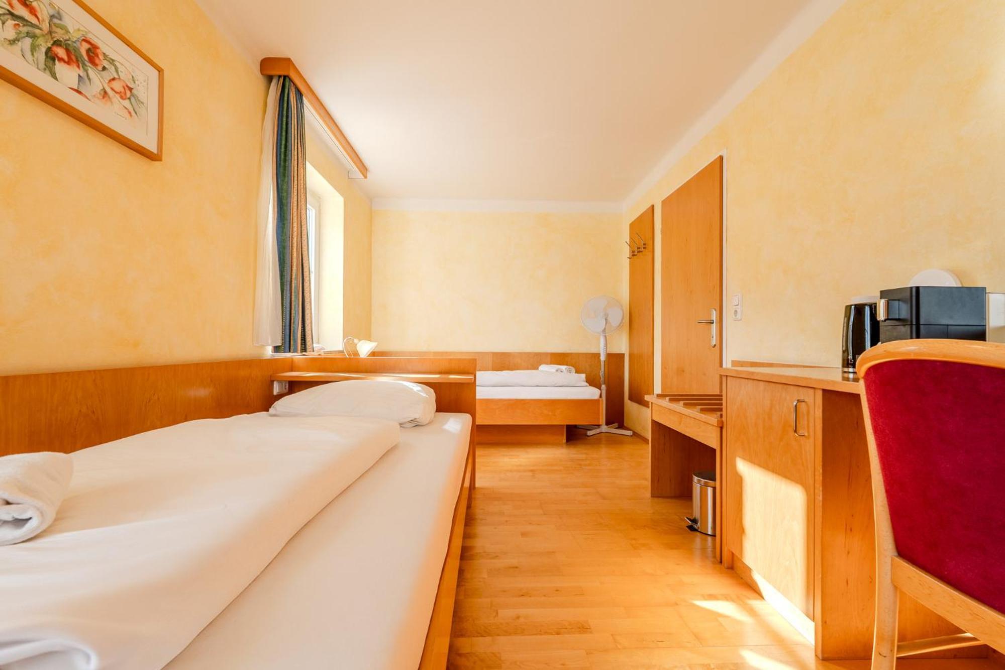 Contactless Self-check-in - Maria Theresia Apartment Bad Goisern